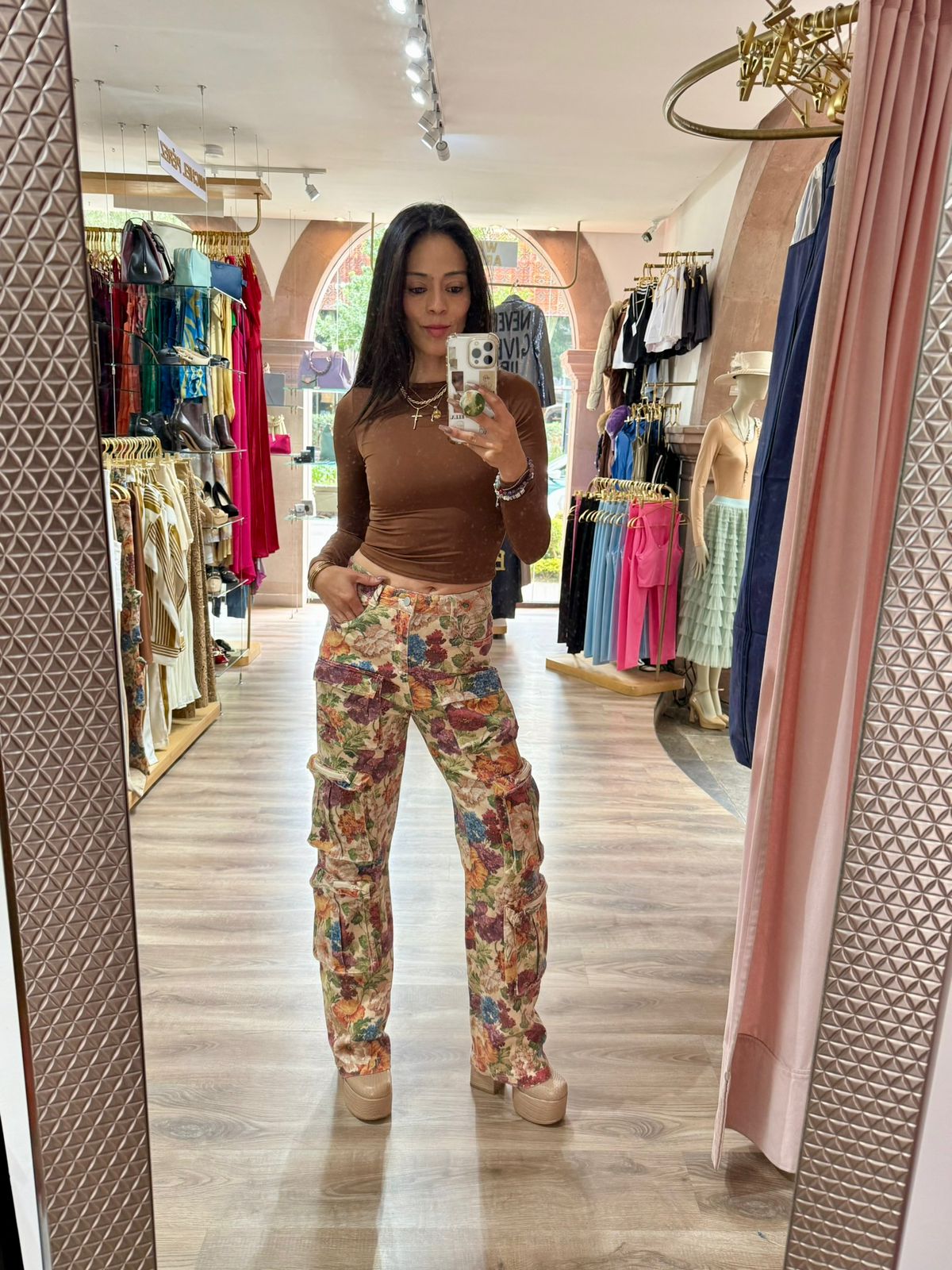 PANTALON CARGO FLOREADO
